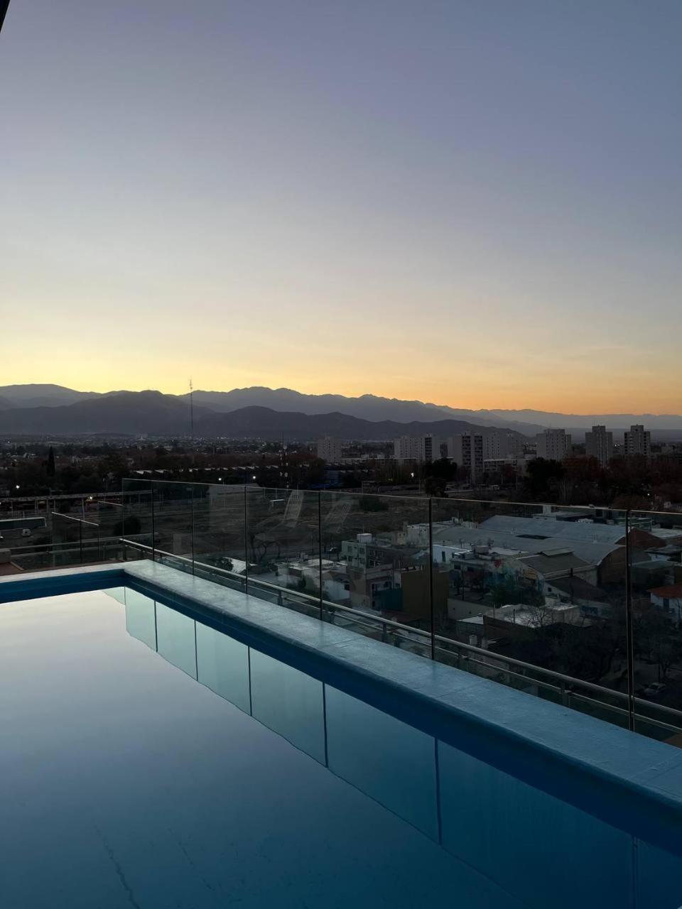 Apartamento Centrico Con Las Mejores Vistas De Mendoza Esterno foto