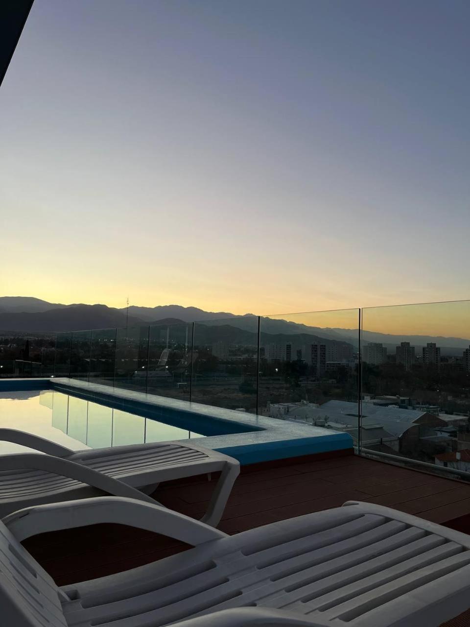 Apartamento Centrico Con Las Mejores Vistas De Mendoza Esterno foto